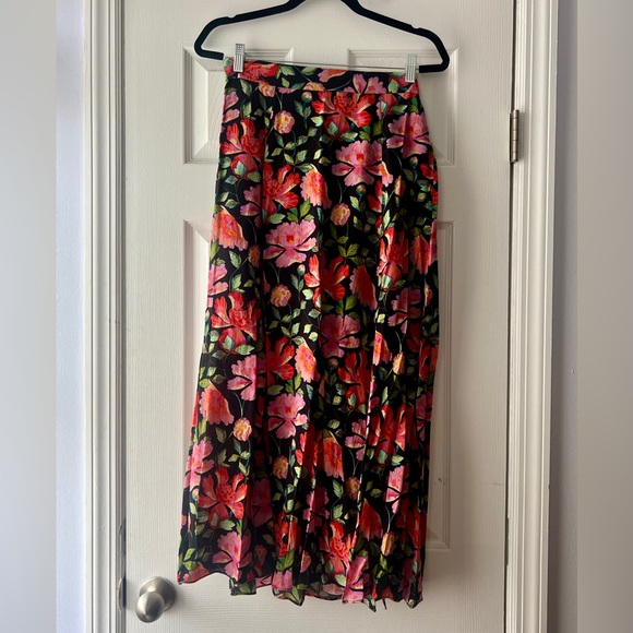 Floral Skirt With Side Tie & 2 Front Slits - Picture 3 of 5